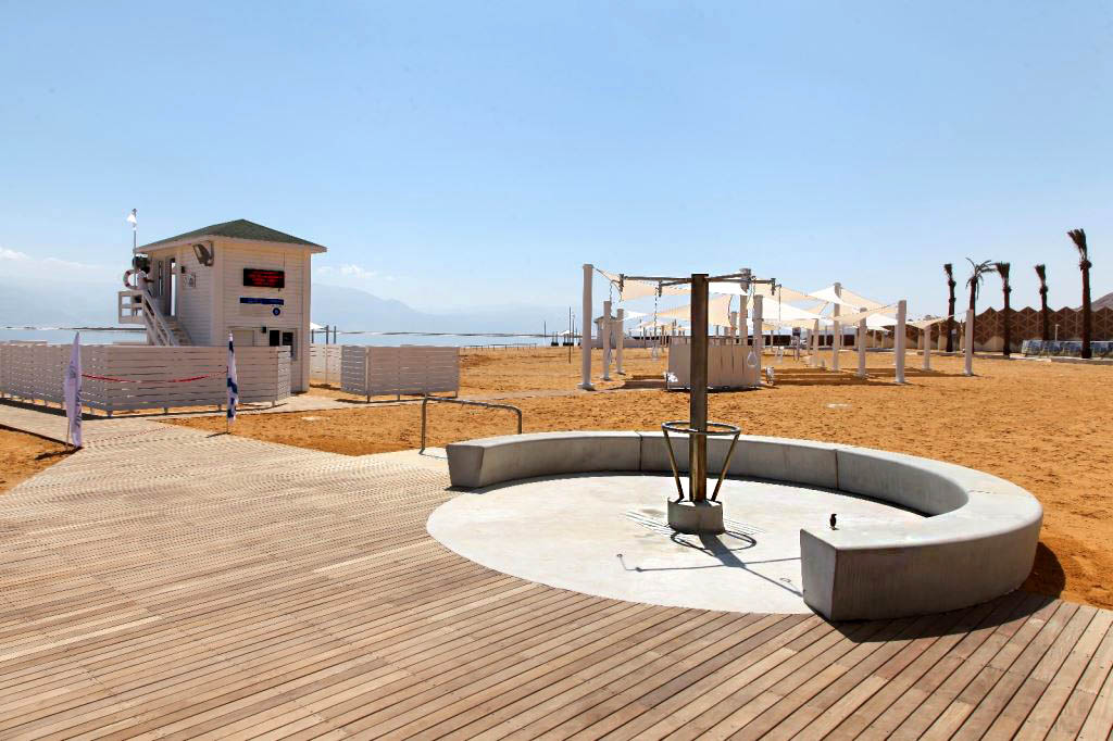 The new Dead Sea promenade in Ein Bokek by Mickey Lengental