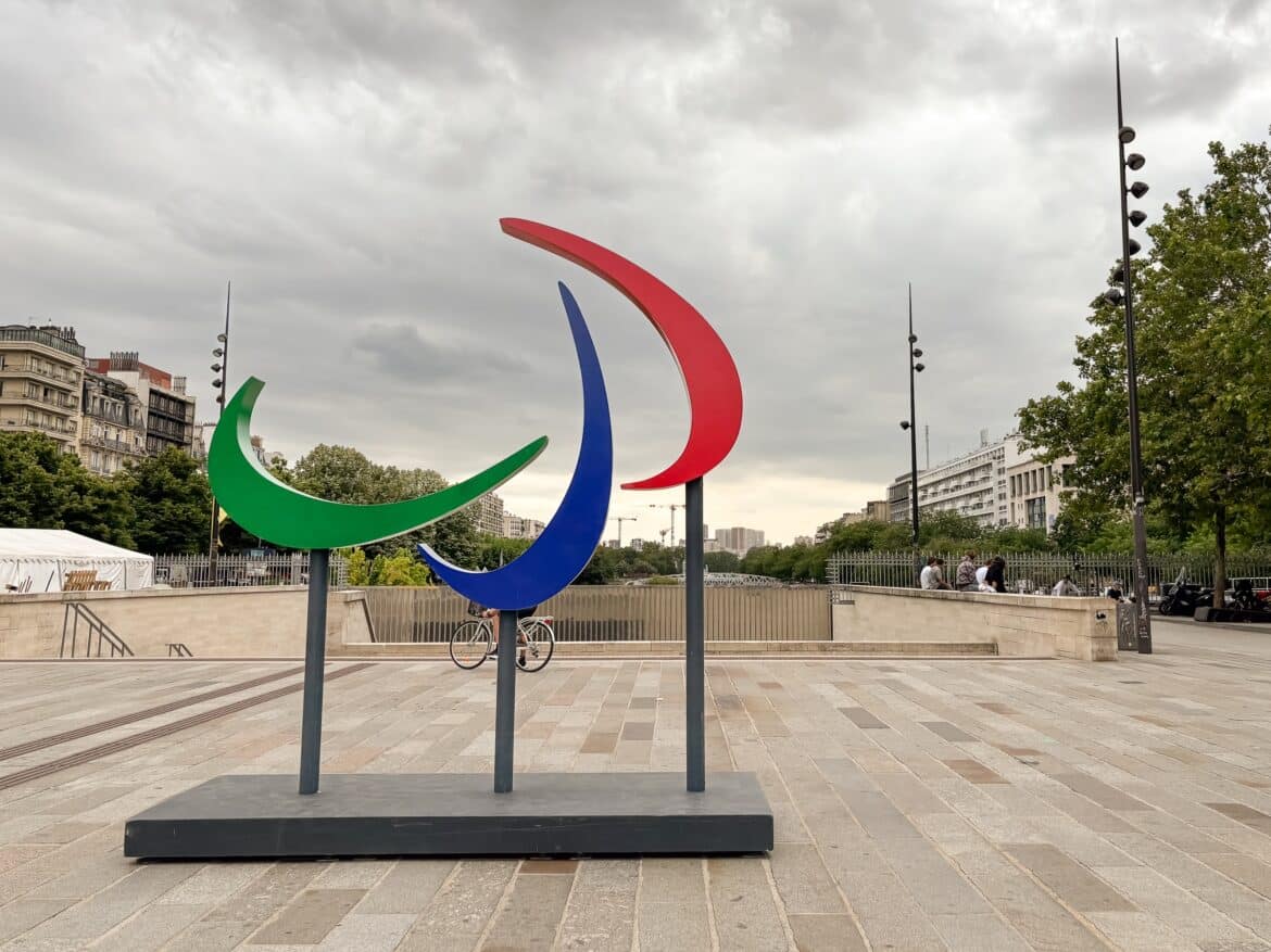 Paralympic Swimmer Dedicates Medal to IDF Soldiers