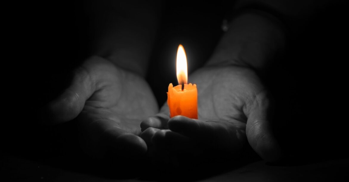 Holocaust Survivor and 'Guardian of Memory', Dies at 98